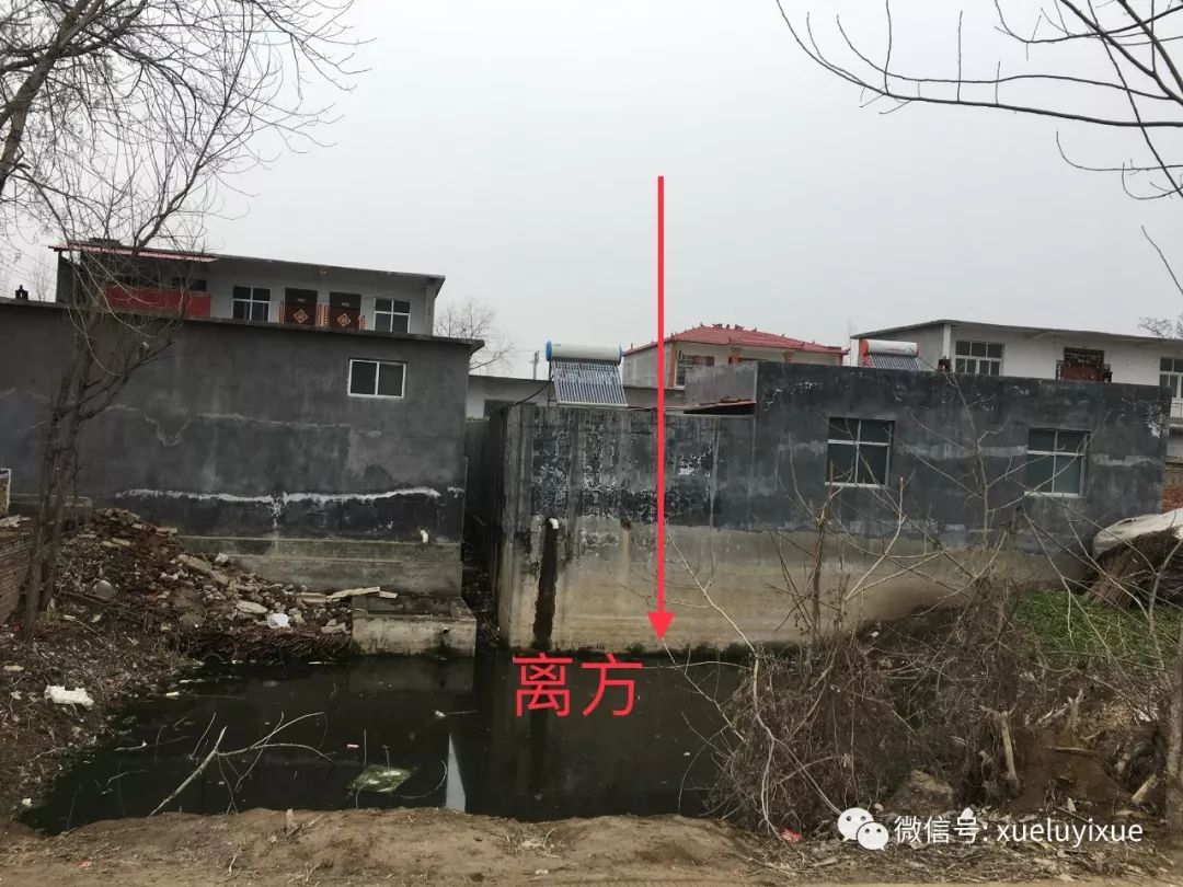 房子后面有脏水两家一死一伤出现凶祸