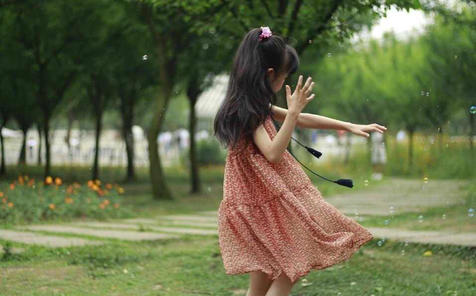 起名必读：下雨天生的孩子怎样起名？一个女婴的起名案例